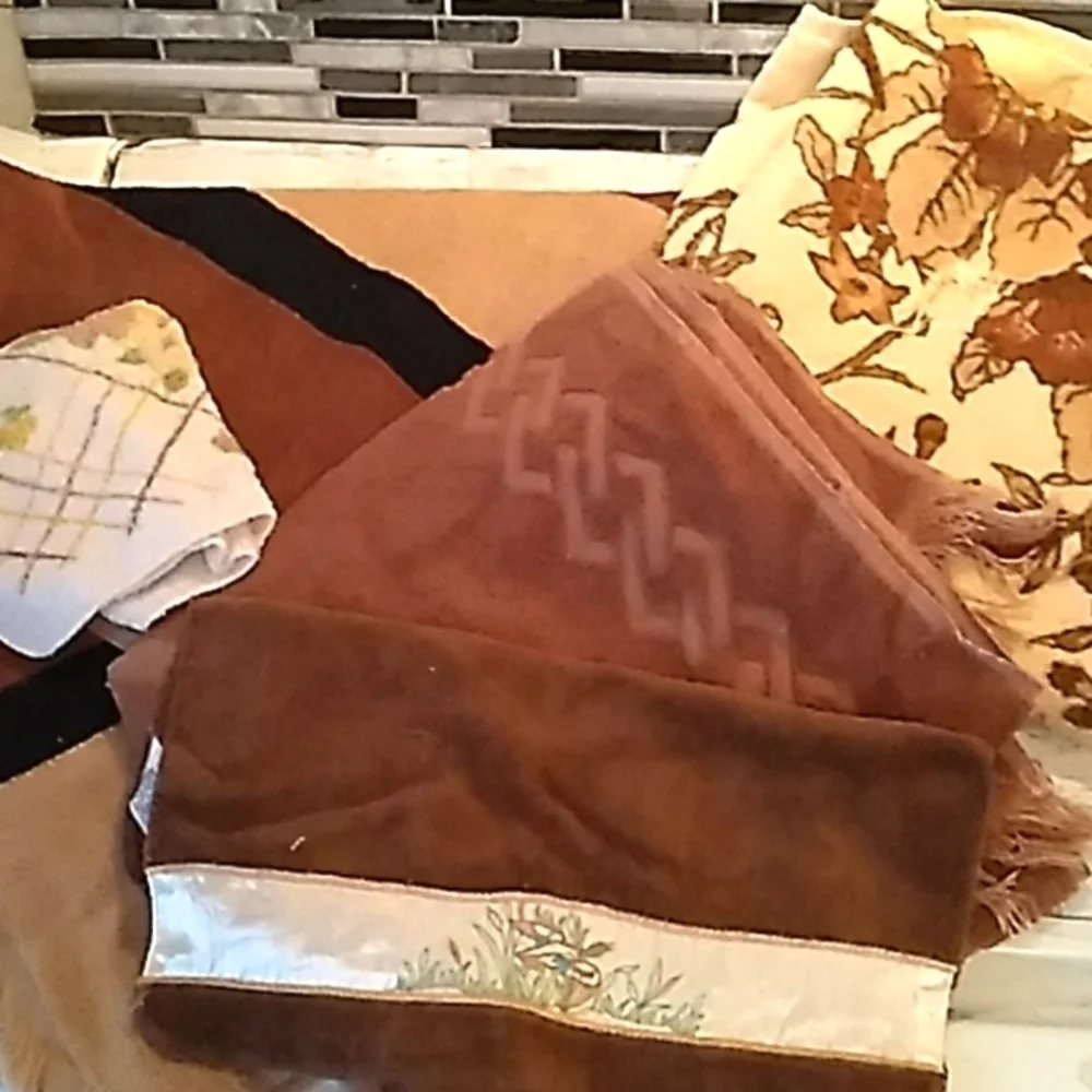 Vintage 1970s brown towels and wash rags